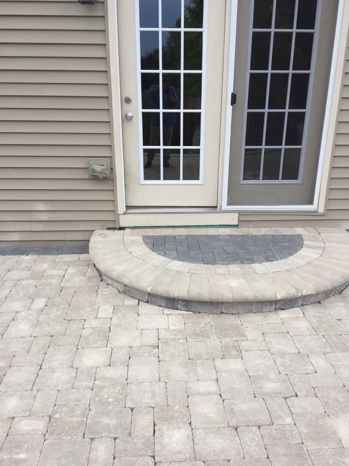 Two-tone paver step and patio by Durane&rsquo;s Landscaping