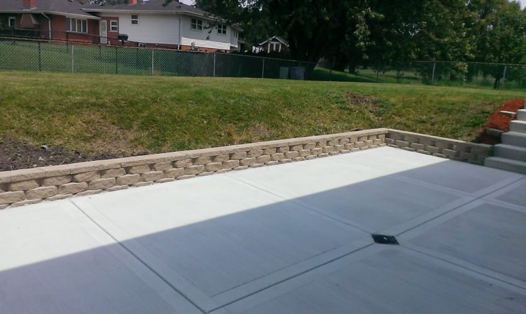 After-Picture-Downers-Grove-Backyard-Retaining-Wall