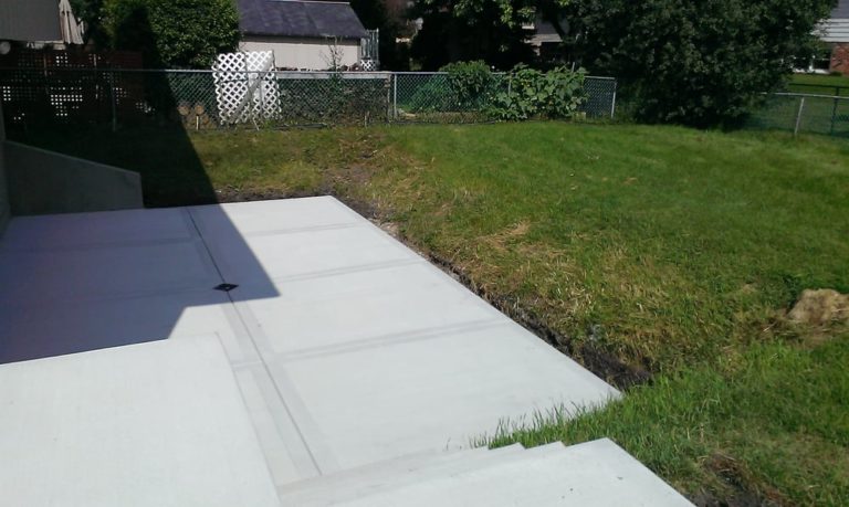 Before-Picture-Downers-Grove-Backyard-Retaining-Wall
