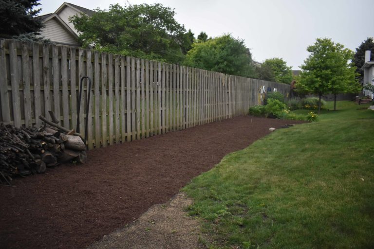 After-Picture-Naperville-Backyard-Mulch-2