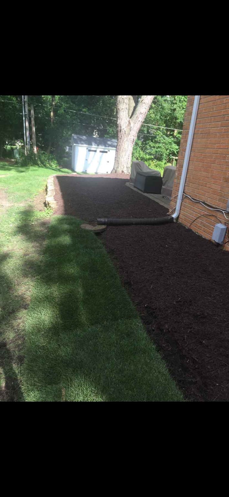 Completed-Side-yard-sod-and-mulch