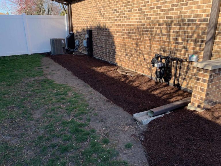 After-Picture-of-Side-Yard-Woodridge-Mulch-2